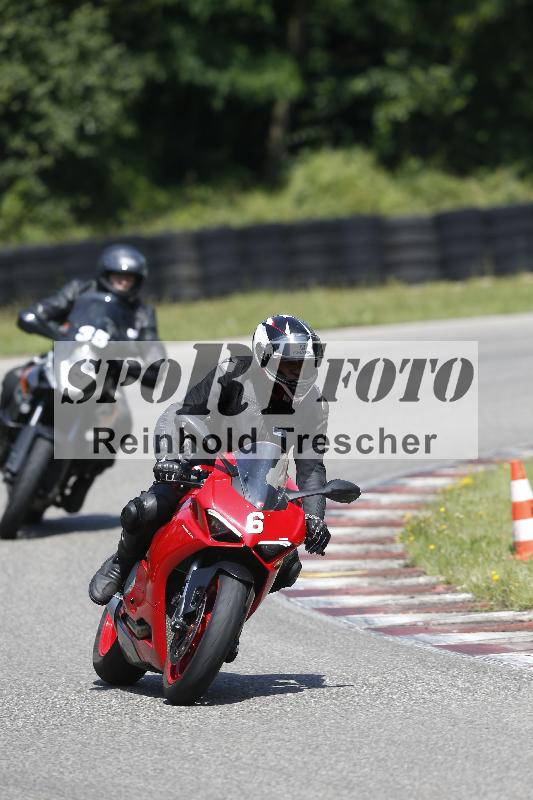 /27 12.06.2025 Ducati Schweiz Trackday Warmup  ADR/blau-bleu/6
